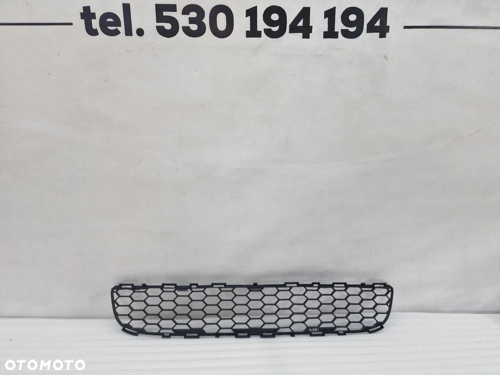 TOYOTA COROLLA VERSO 05-09 KRATKA ŚRODKOWA ZDERZAKA PRZEDNIEGO , NR 53112-0F0 , NR AUKCJI K226 - 1
