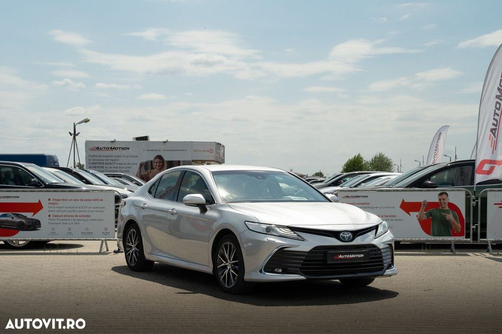 Toyota Camry 2023 photo 2
