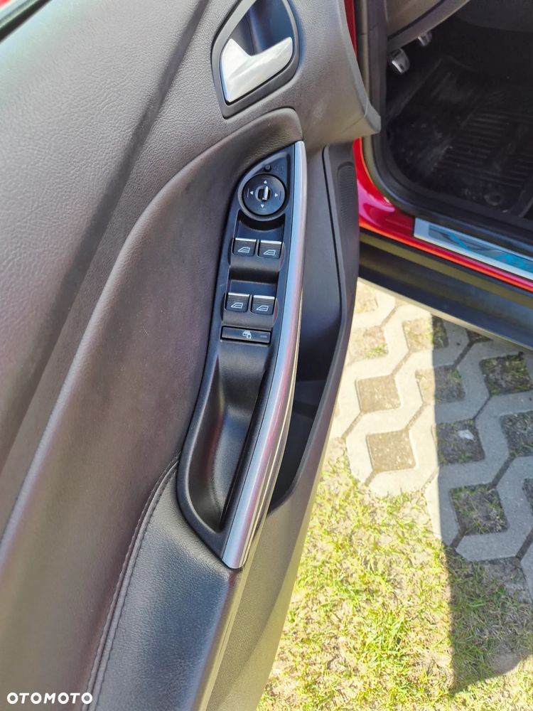 Ford Focus 1.0 EcoBoost Titanium - 17