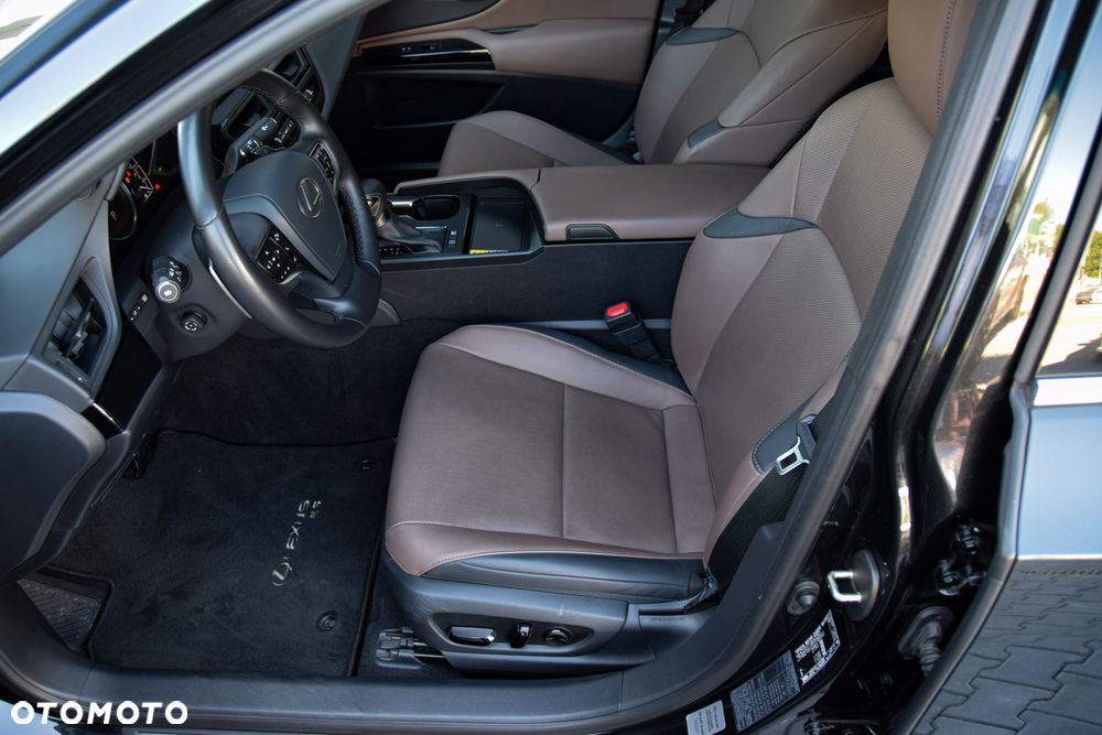 Lexus ES 300h Business Edition - 11
