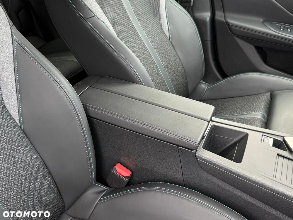 Peugeot 308 1.2 mHEV Allure S&S e-DCS6 - 29