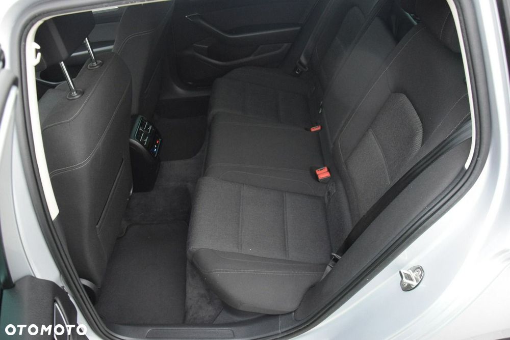 Volkswagen Passat - 32