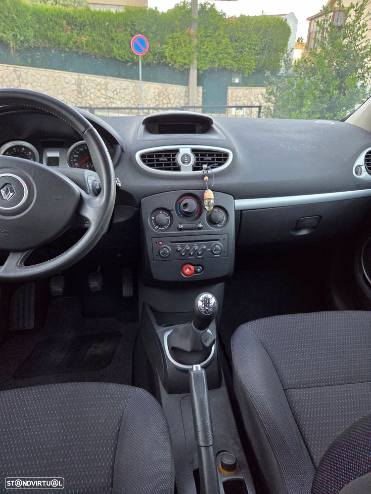 Renault Clio 1.2 16V Confort - 13