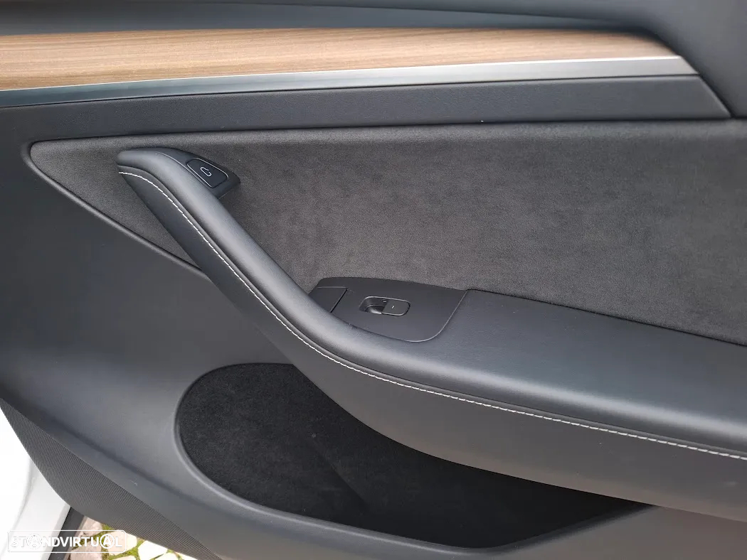 Tesla Model Y Long Range Dual Motor AWD - 44