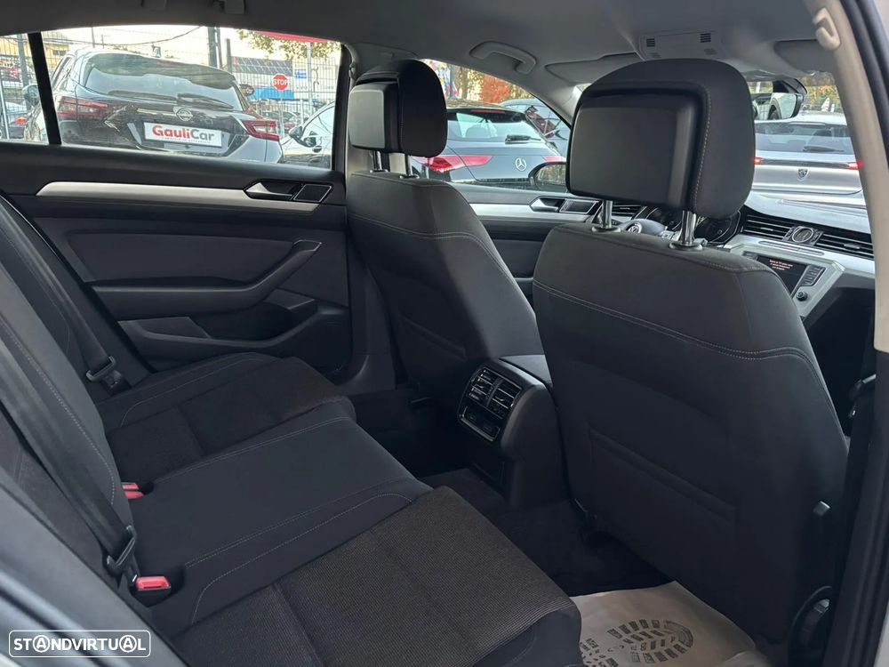 VW Passat 1.6 TDI Confortline - 39