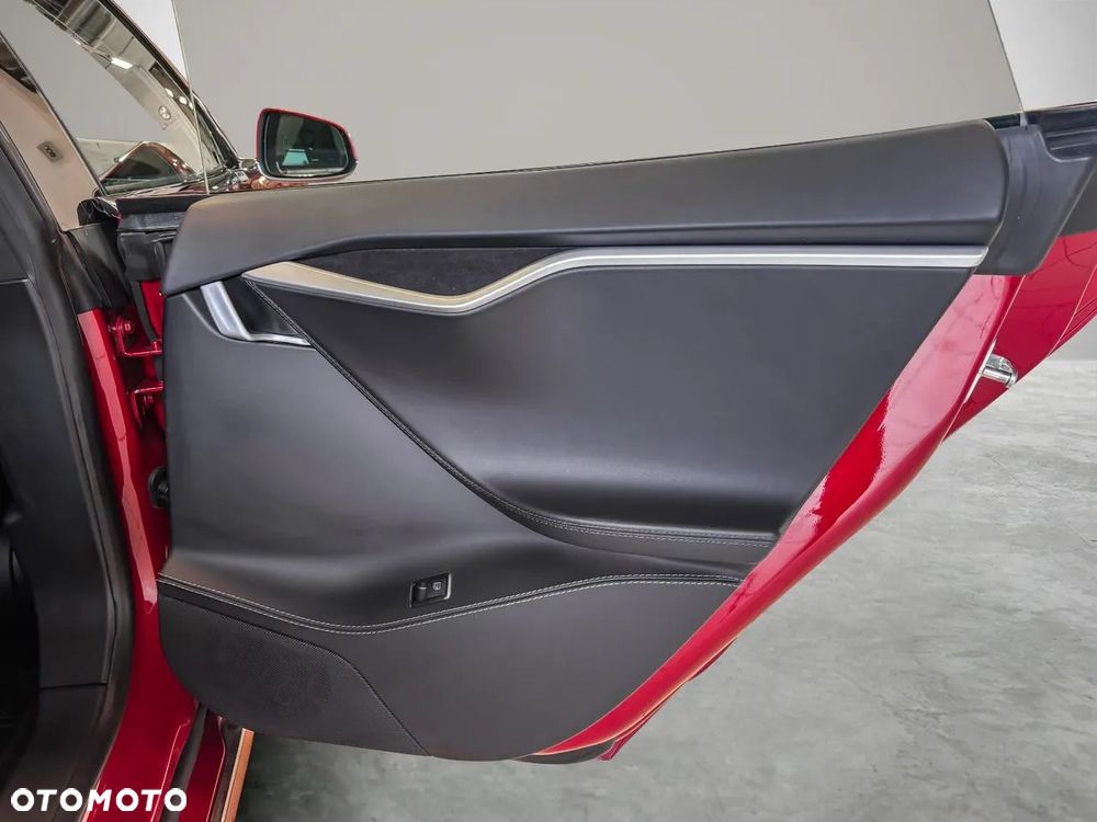 Tesla Model S - 21