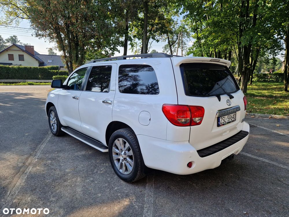 Toyota Sequoia - 29