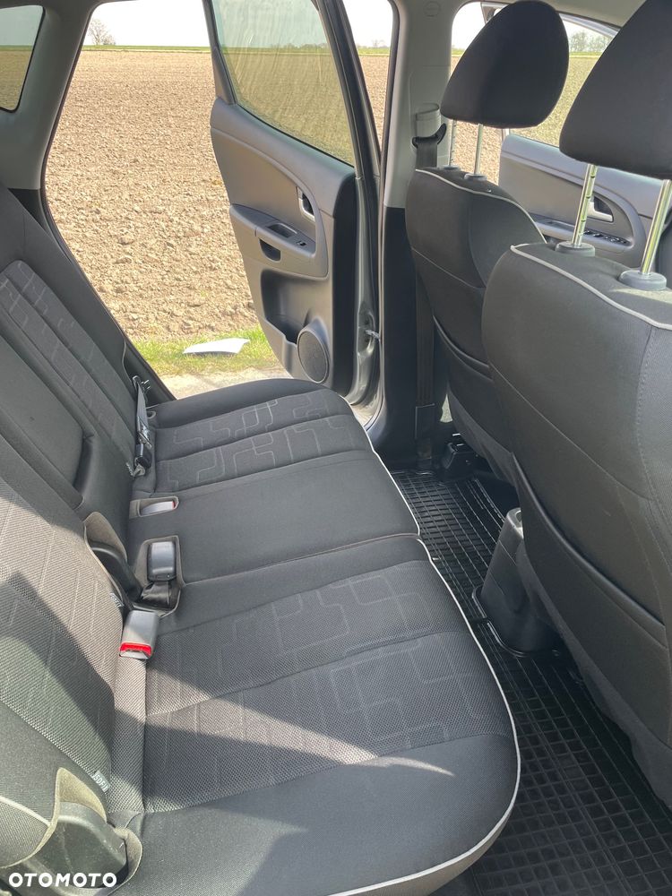 Kia Venga 1.6 L - 7