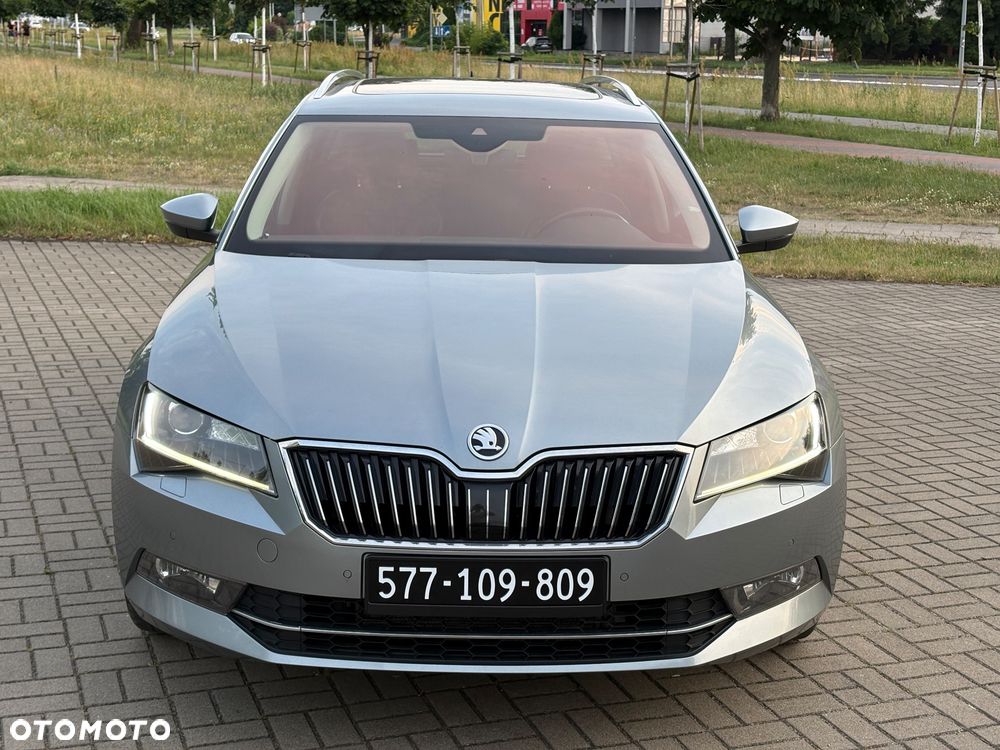 Skoda Superb 2.0 TDI Premium Edition - 2