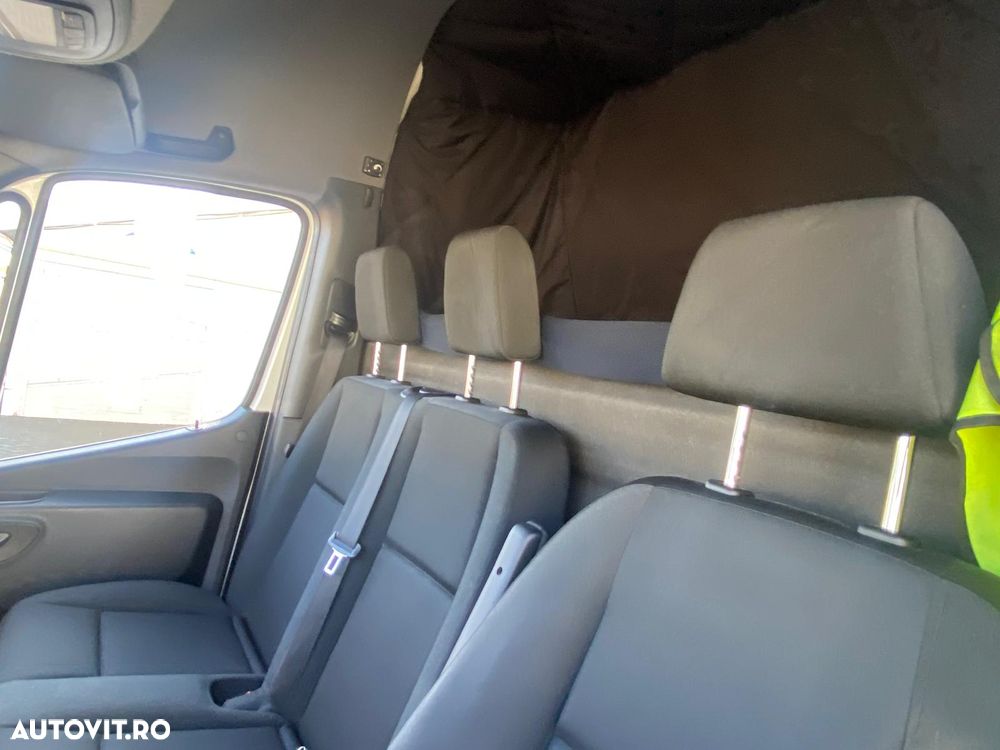 Mercedes-Benz Sprinter - 11
