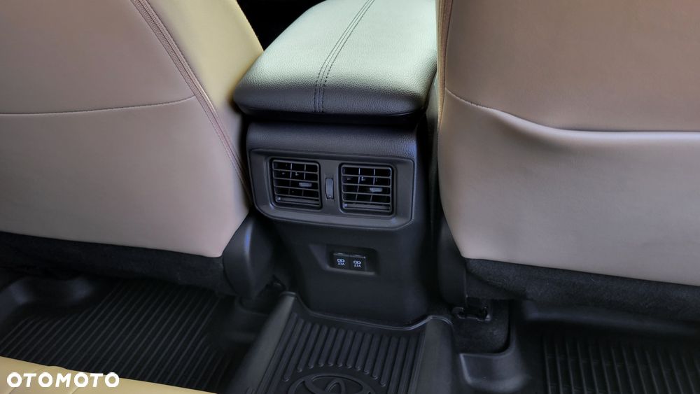 Toyota RAV4 2.5 XLE - 31