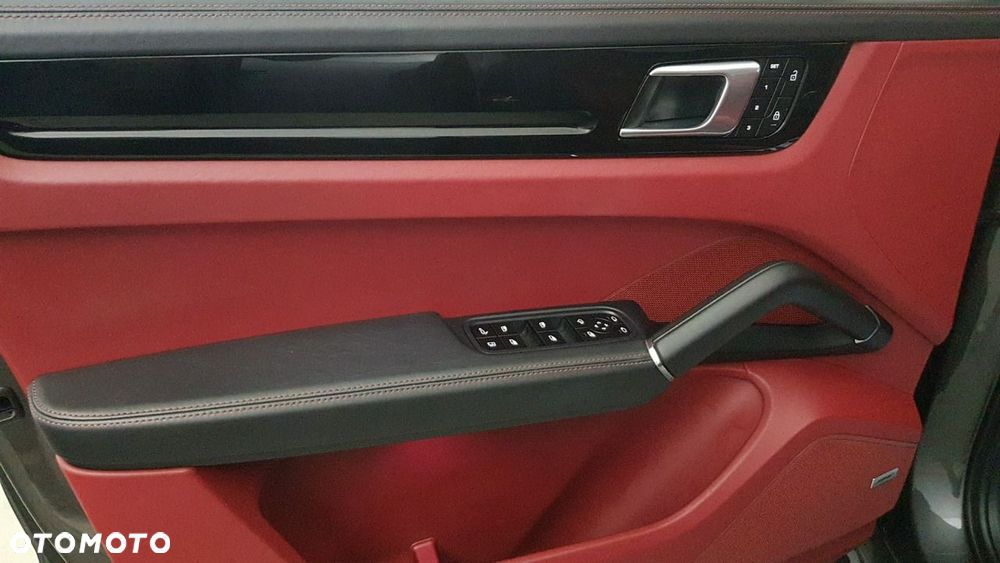 Porsche Cayenne - 24