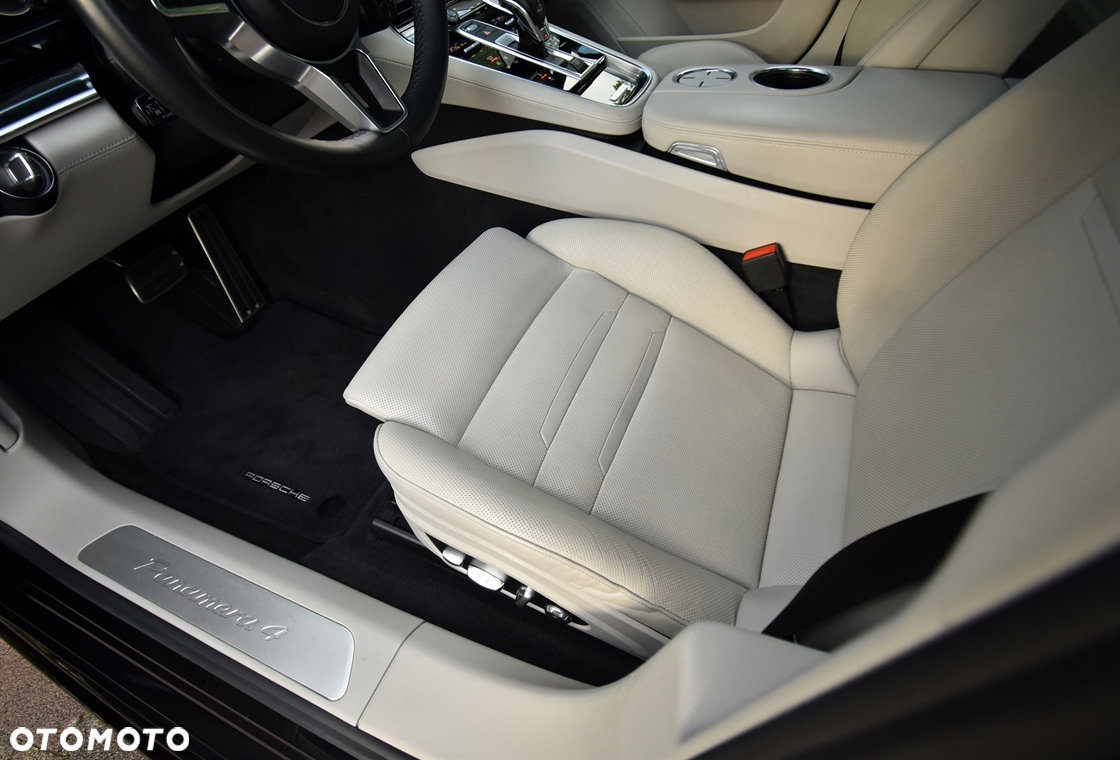 Porsche Panamera - 28