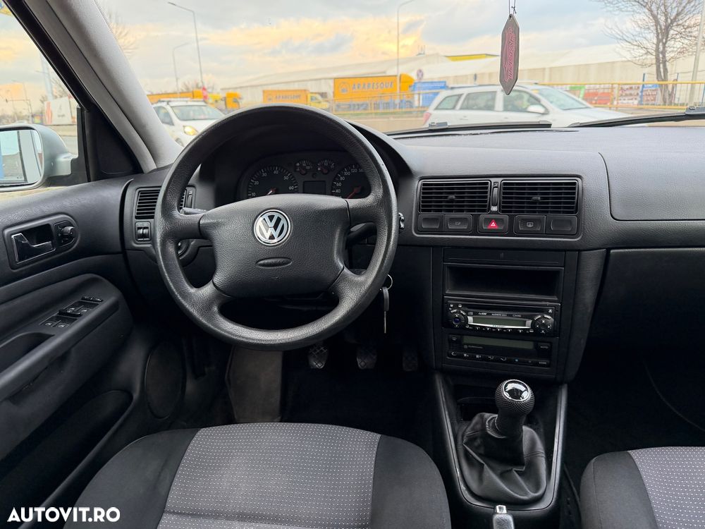 Volkswagen Golf - 10