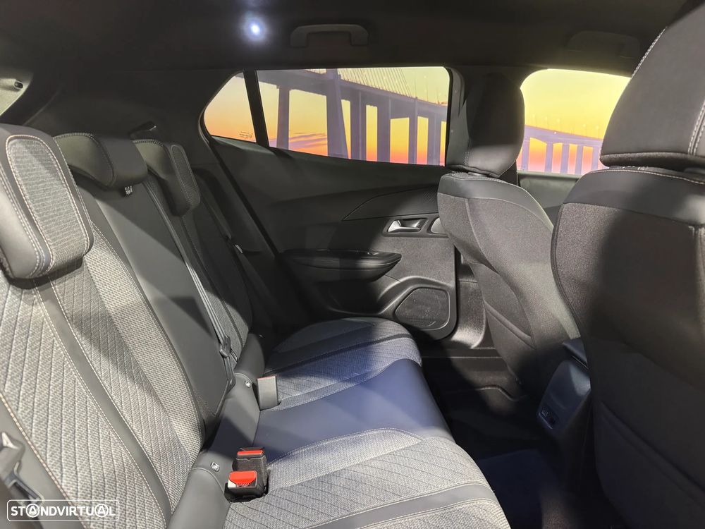 Peugeot 2008 1.2 Hybrid Allure e-DCS6 - 20