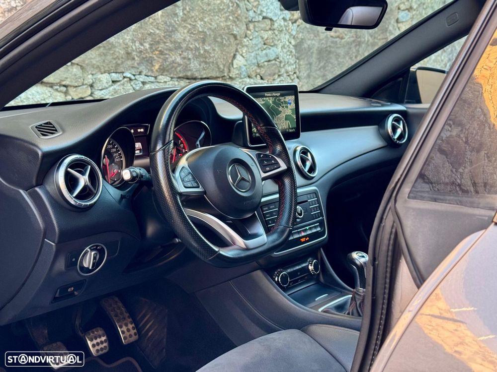 Mercedes-Benz CLA 180 AMG Line - 16