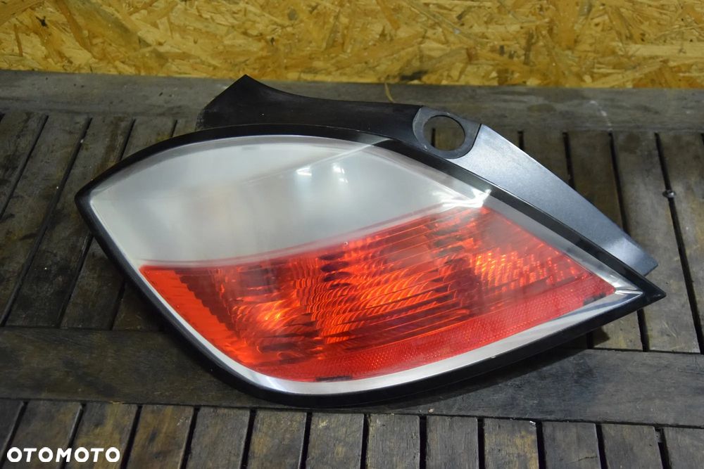 Opel Astra H 5D Lampa tylna lewa lewy tył Hatchback EUROPA