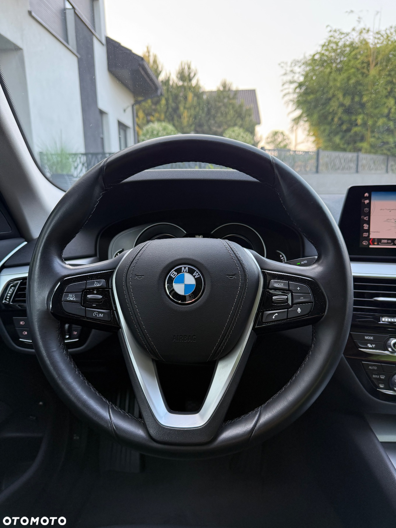 BMW Seria 5 530e sport - 24