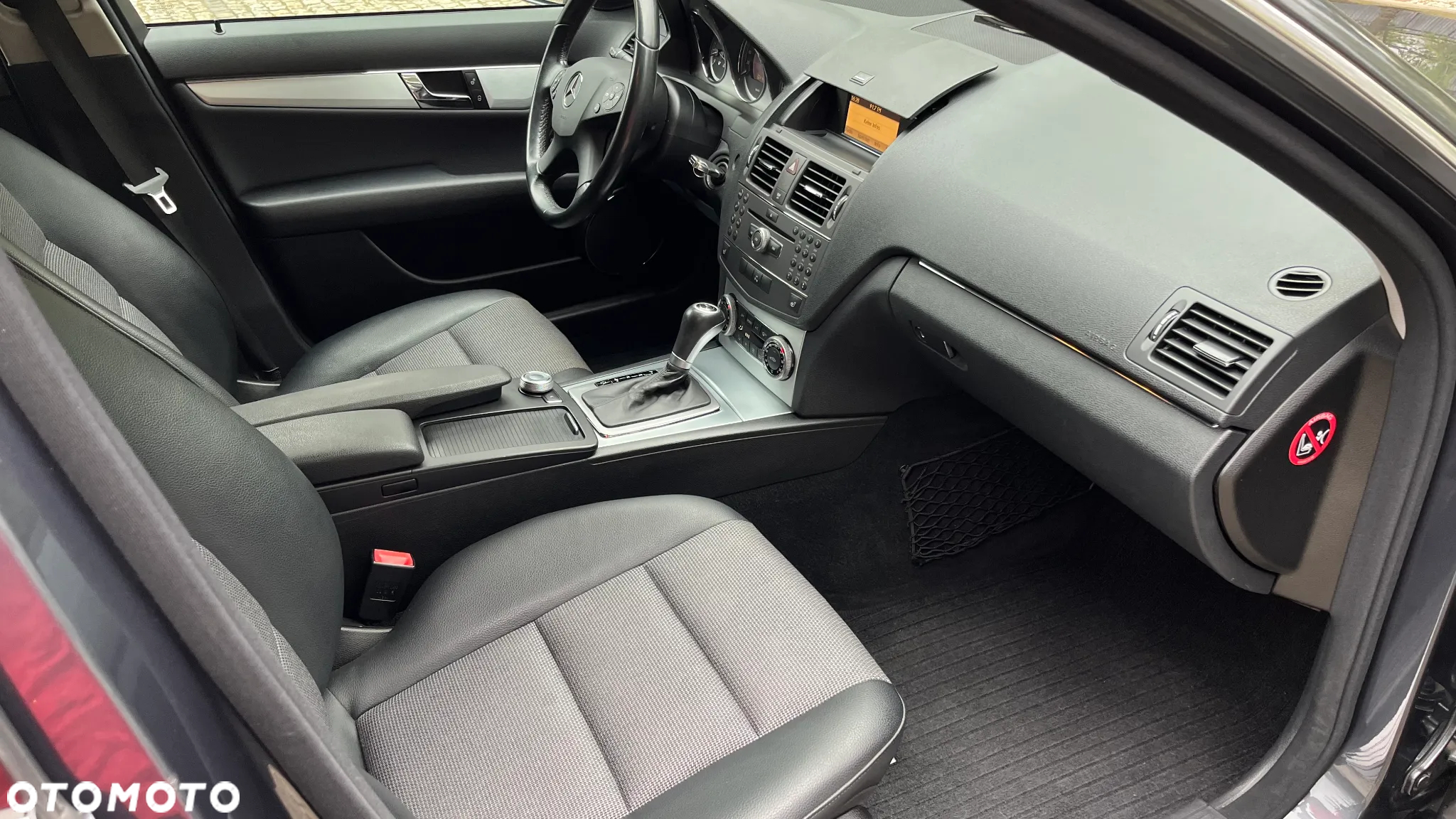 Mercedes-Benz Klasa C 250 CGI T Automatik BlueEFFICIENCY Avantgarde - 17