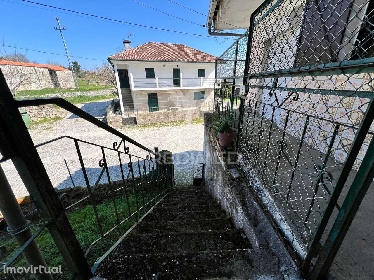 Moradia T3 com garagem e terreno em Samorinha – Carrazeda de Ansiães - Grande imagem: 5/20