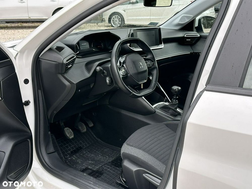 Peugeot 208 - 10