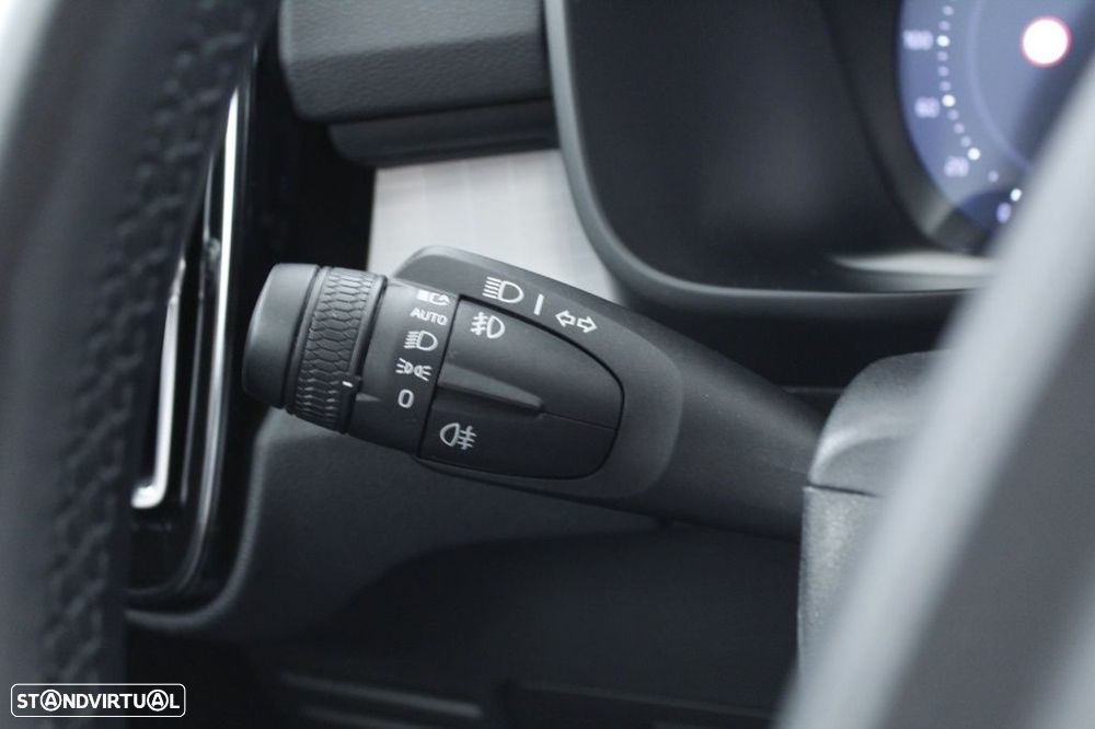 Volvo XC 40 2.0 B3 Plus Dark - 27
