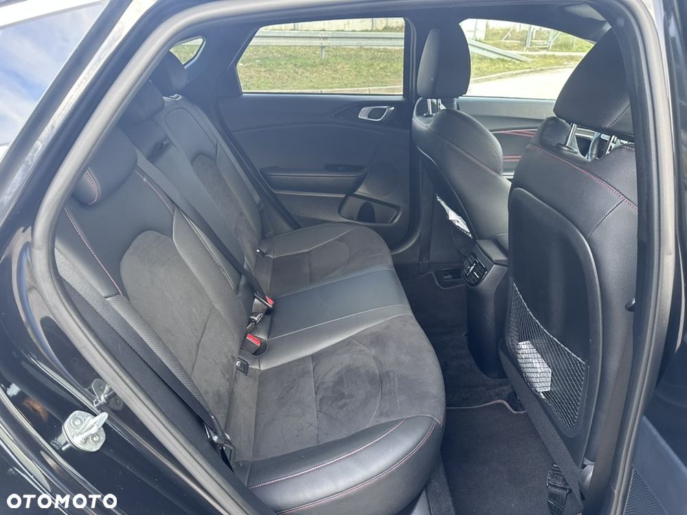 Kia ProCeed 1.6 T-GDI GT DCT - 13