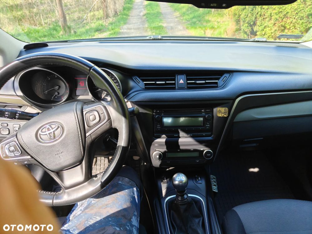 Toyota Avensis 1.6 D-4D Active - 6