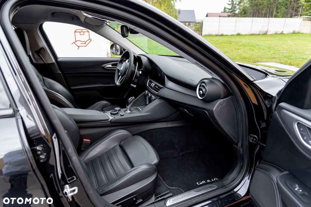 Alfa Romeo Giulia 2.0 Turbo Veloce Q4 - 24