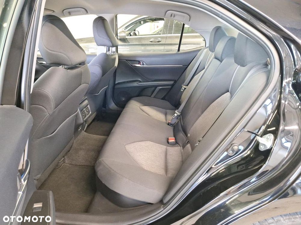Toyota Camry - 10