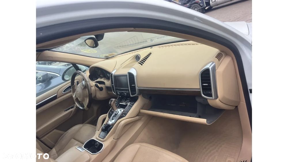 Porsche Cayenne - 29