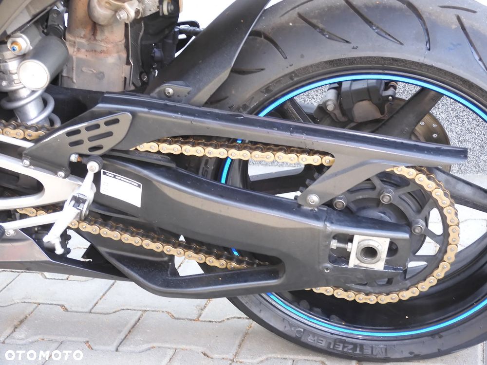 Yamaha R1 - 27