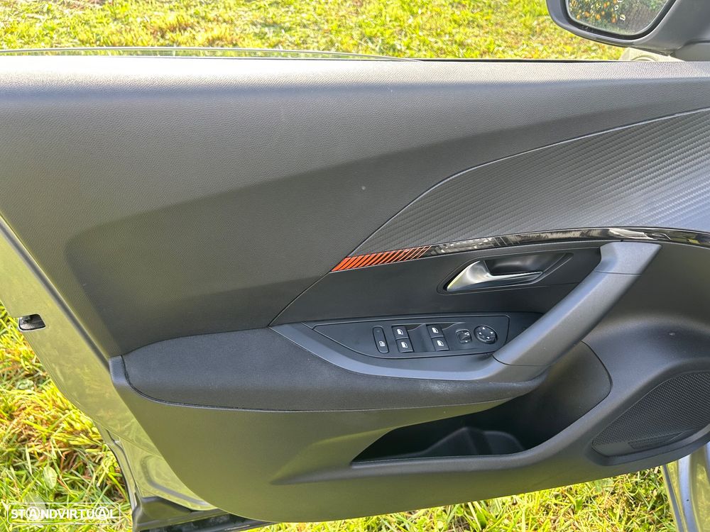 Peugeot e-2008 Allure - 9