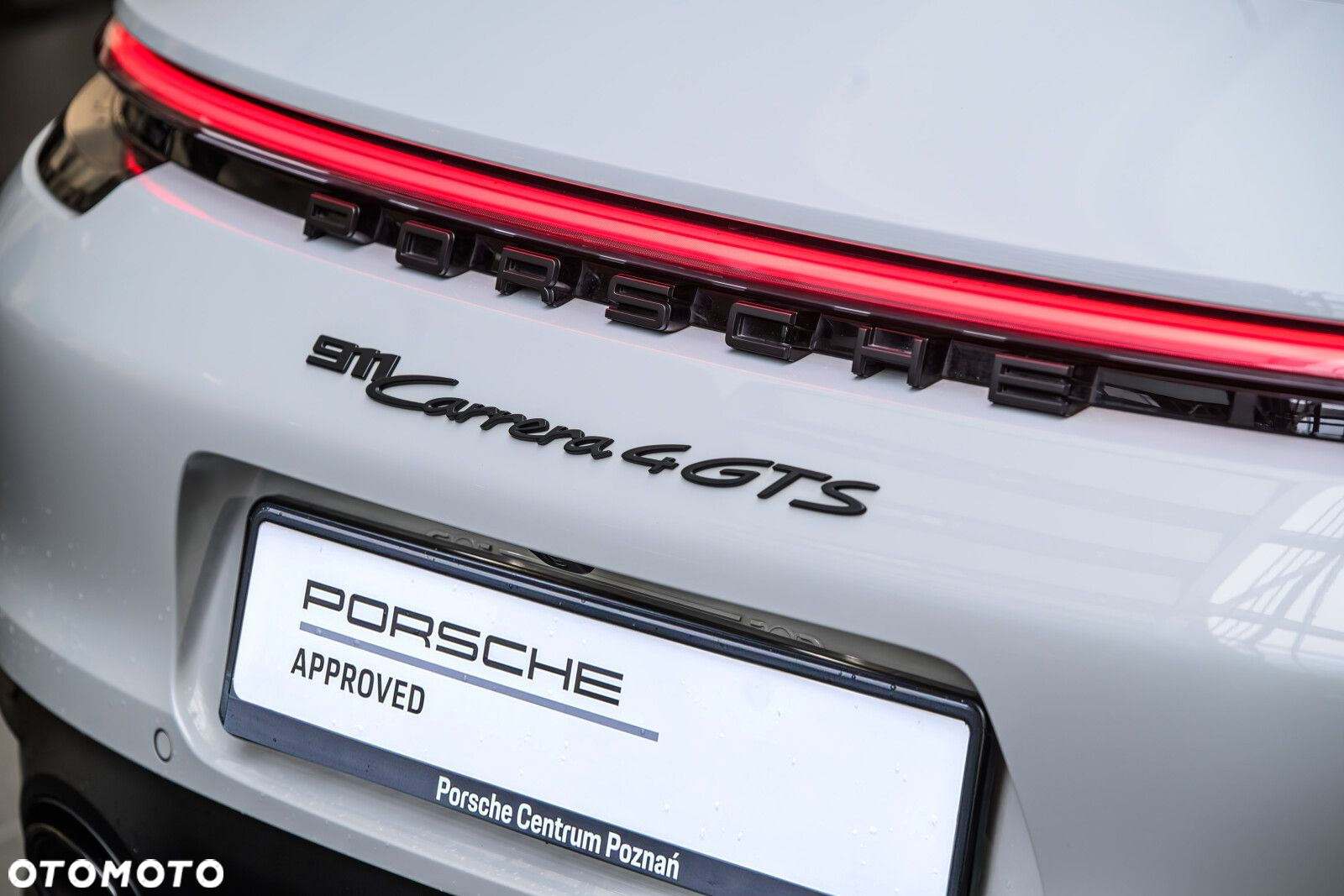 Porsche 911 Carrera 4 GTS - 23