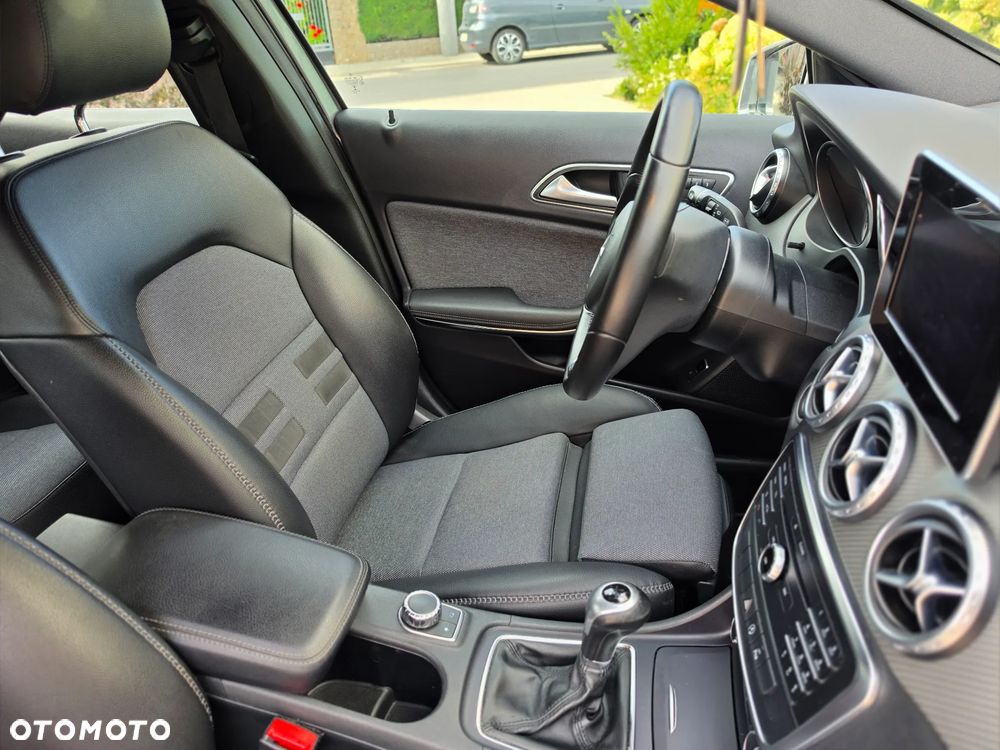 Mercedes-Benz GLA 200 d Activity Edition - 34