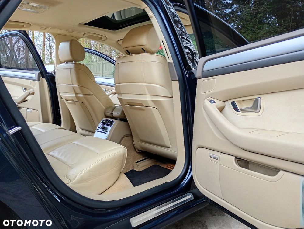 Audi A8 4.2 Quattro - 6