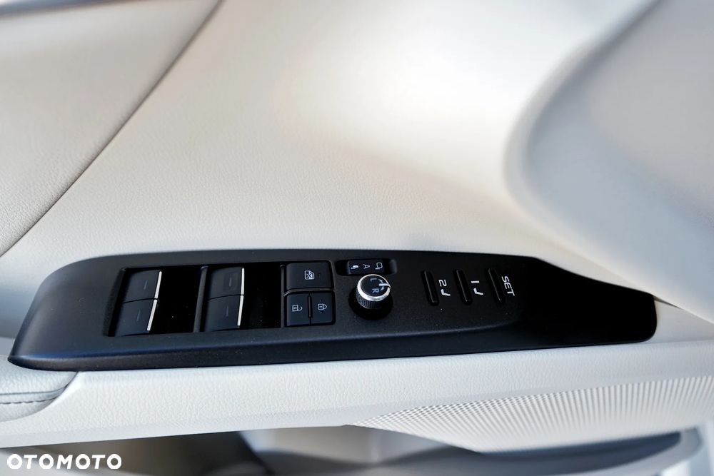 Toyota Camry 2.5 Hybrid Executive CVT - 20