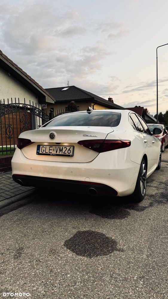 Alfa Romeo Giulia 2.0 Turbo 16V AT8-Q4 Intensa - 14