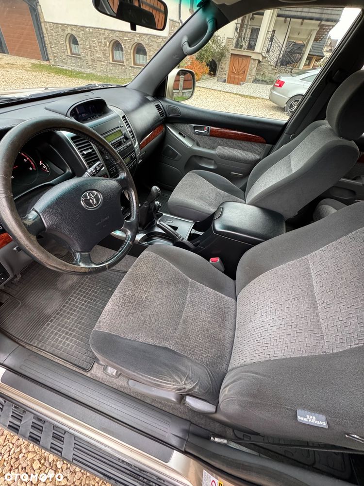 Toyota Land Cruiser - 7