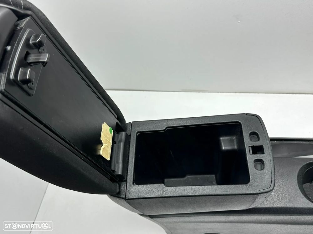 Consola Central / Apoio Braço - Fiat Tipo (2018) - 7