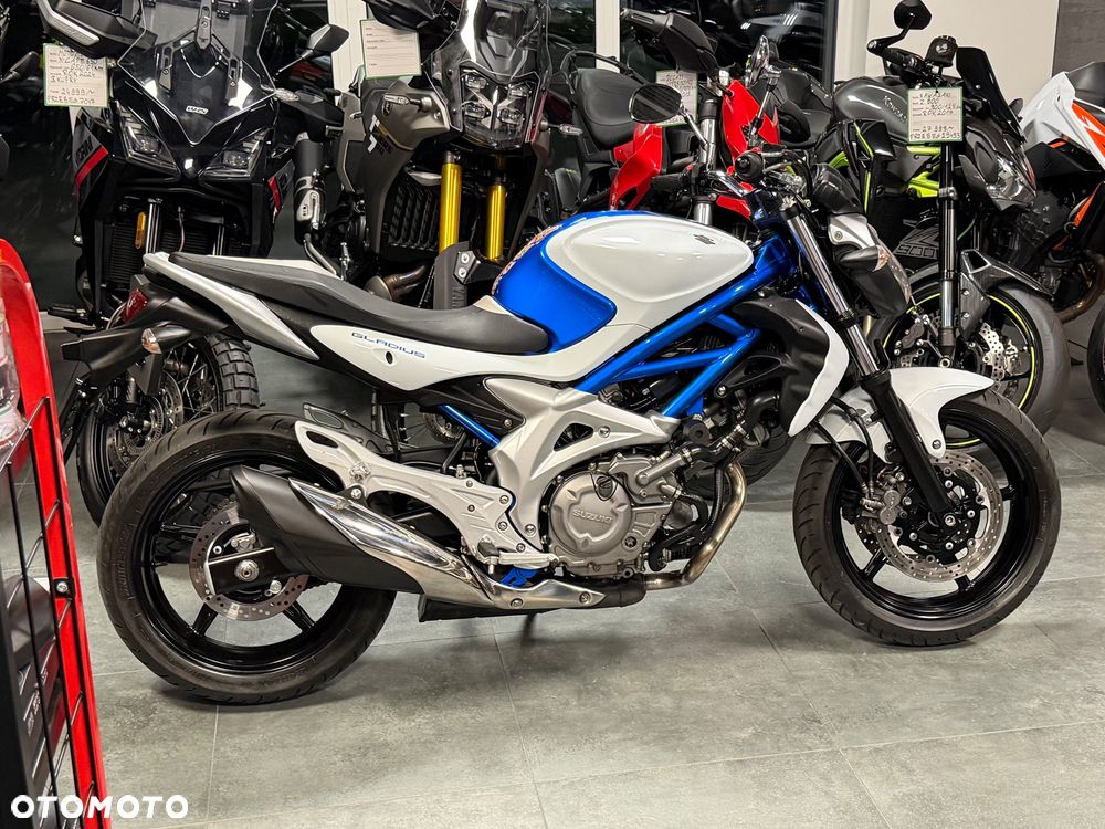 Suzuki Gladius - 4