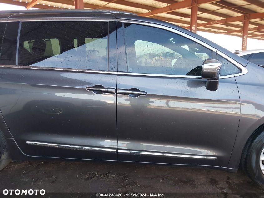 Chrysler Pacifica - 10