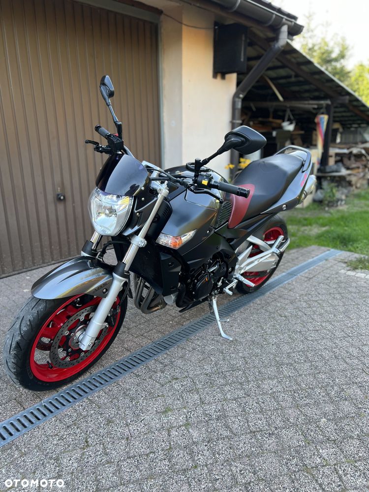 Suzuki GSR - 5