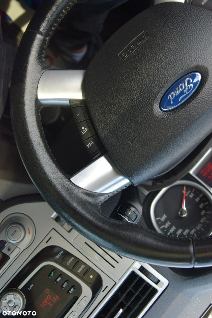 Ford Kuga 2.0 TDCi 2x4 Titanium - 30