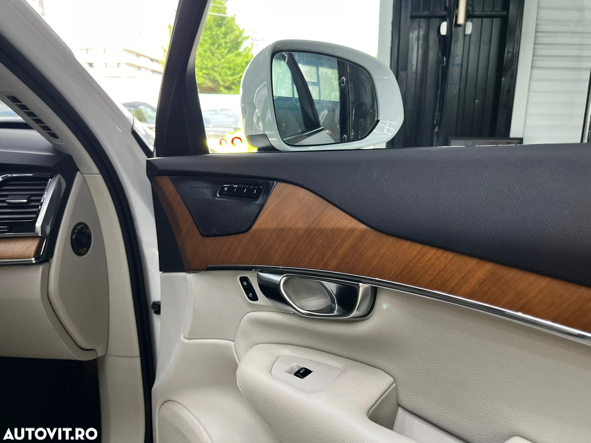 Volvo XC 90 T8 AWD Recharge Geartronic Inscription - 36