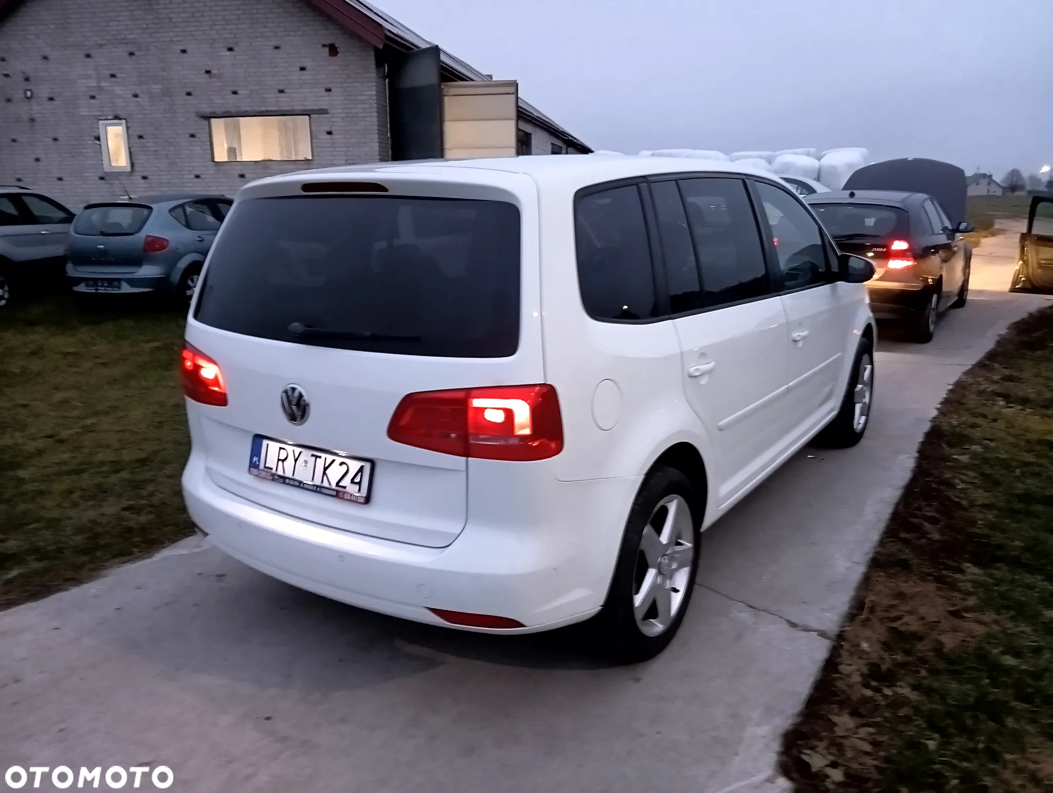 Volkswagen Touran 2.0 TDI DPF BlueMotion Technology DSG Comfortline - 13