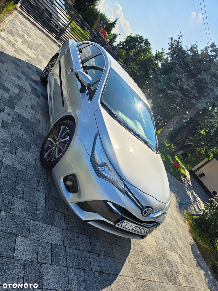 Toyota Avensis 2.0 D-4D Premium - 2