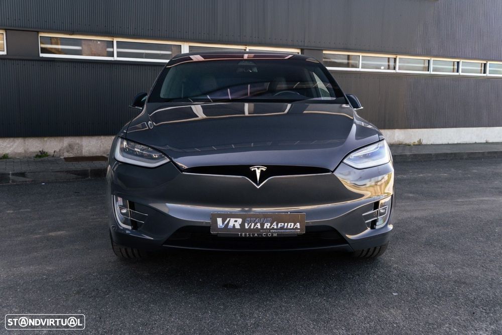 Tesla Model X - 4