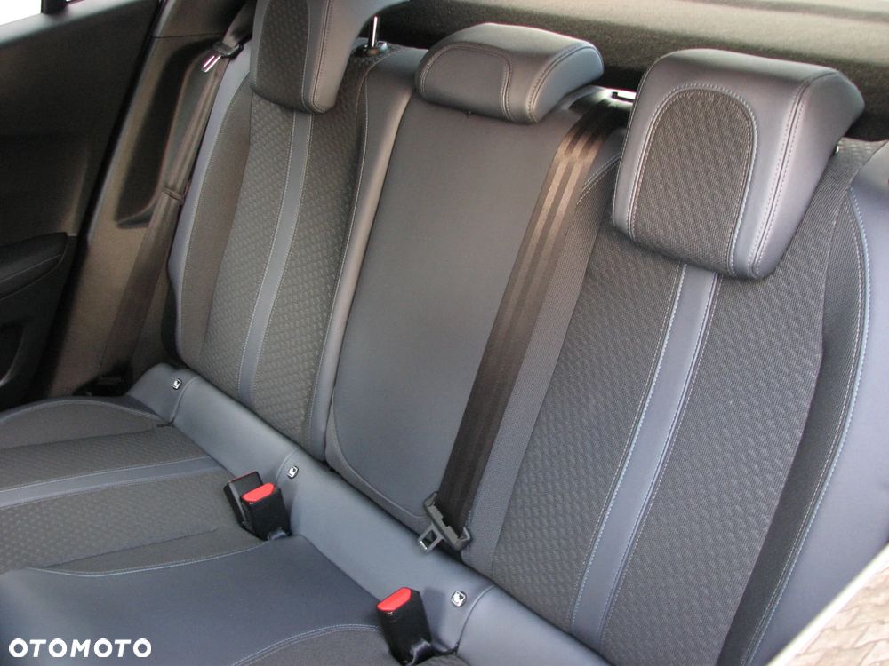 Peugeot 2008 BlueHDi 100 STOP & START Allure - 23