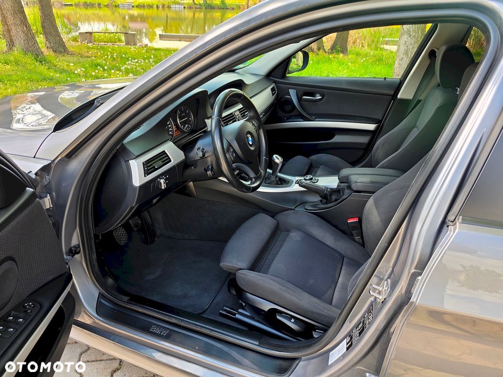 BMW Seria 3 318d - 16